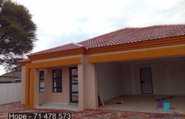 5 Bedroom House for Sale