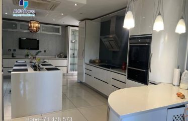 6 Bedroom Property For Sale