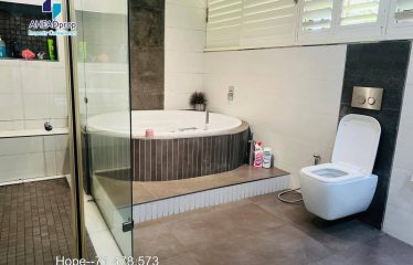 6 Bedroom Property For Sale